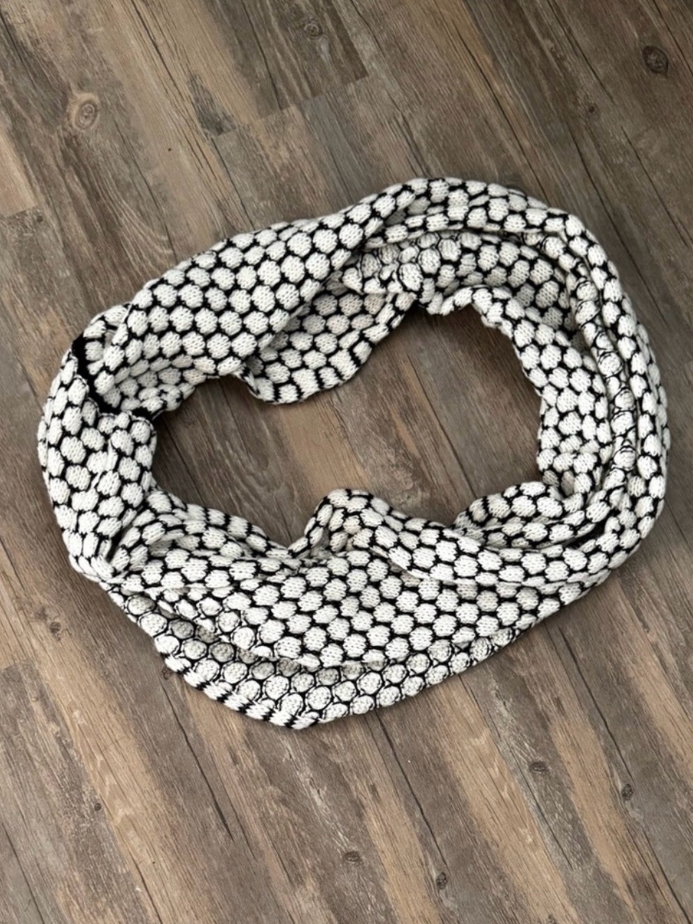 Dynamite infinity scarf